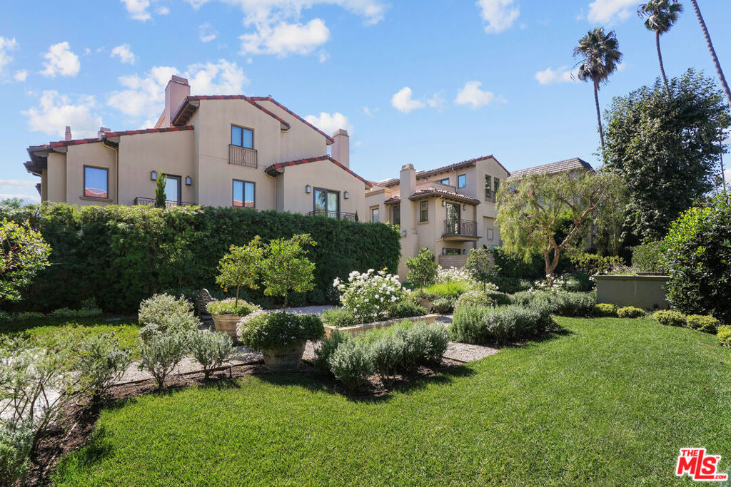 823 S Bundy Drive 111, Los Angeles, CA 90049 — photo 1