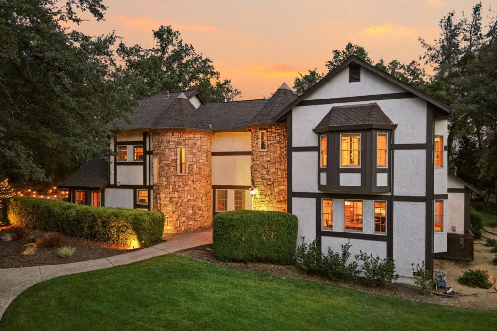 19177 Hollow Lane