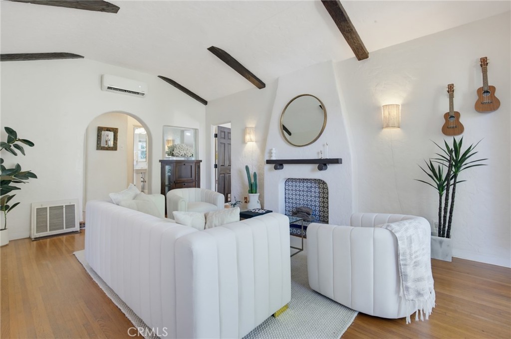 2240 Pine Avenue, Long Beach, CA 90806 — photo 1