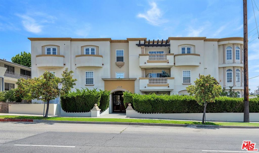 4832 Whitsett Avenue 202, Valley Village, CA 91607 — photo 1
