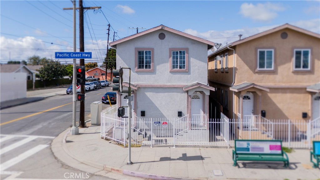 1301 E Pacific Coast, Los Angeles, CA 90744 — photo 1