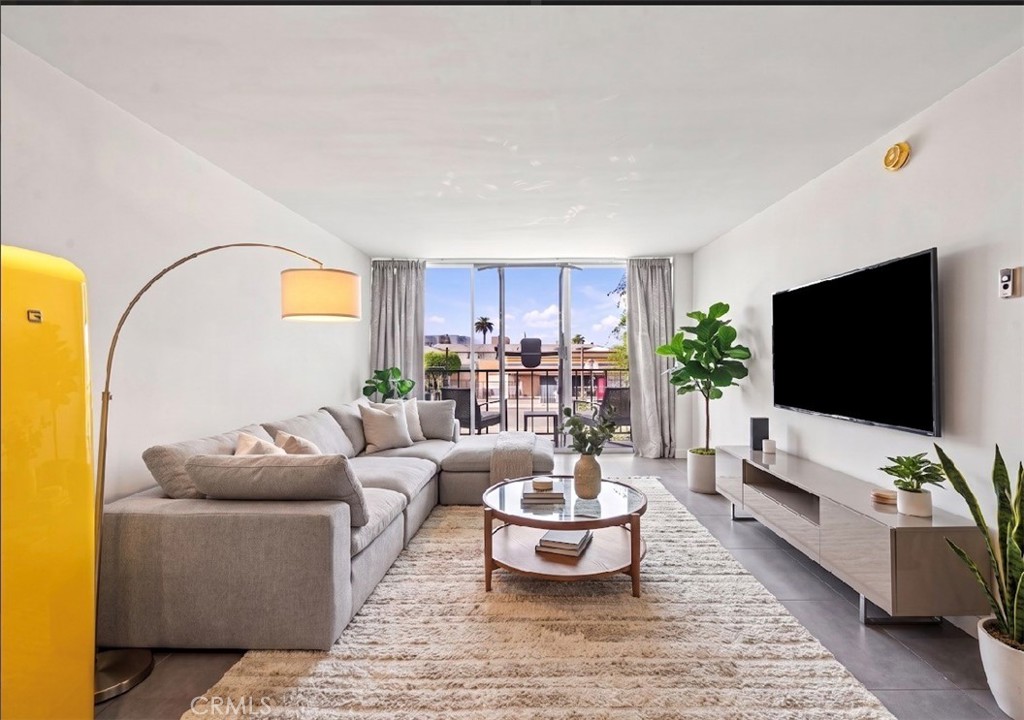 375 Atlantic Avenue 201, Long Beach, CA 90802 — photo 1
