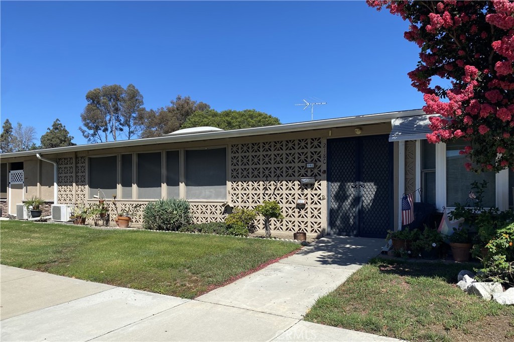 1060 Foxburg Rd. M9-218C, Seal Beach, CA 90740 — photo 1