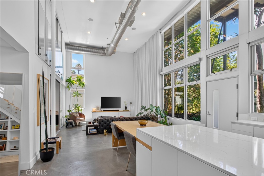 1037 N Laurel Avenue 1, West Hollywood, CA 90046 — photo 1