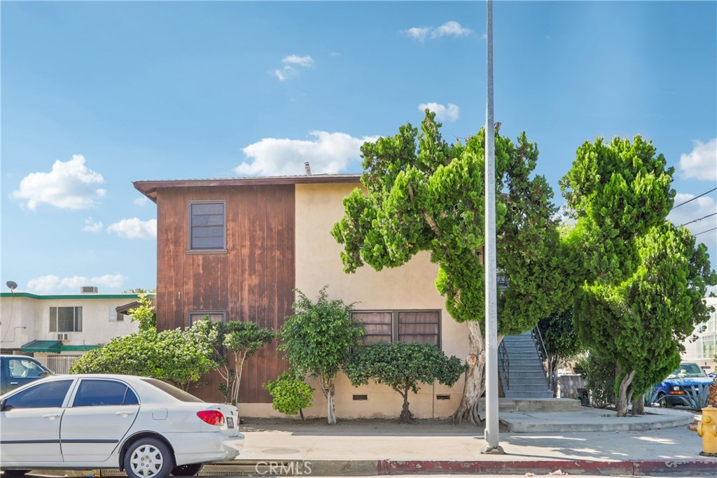 6870 Woodley Avenue, Van Nuys, CA 91406 — photo 1