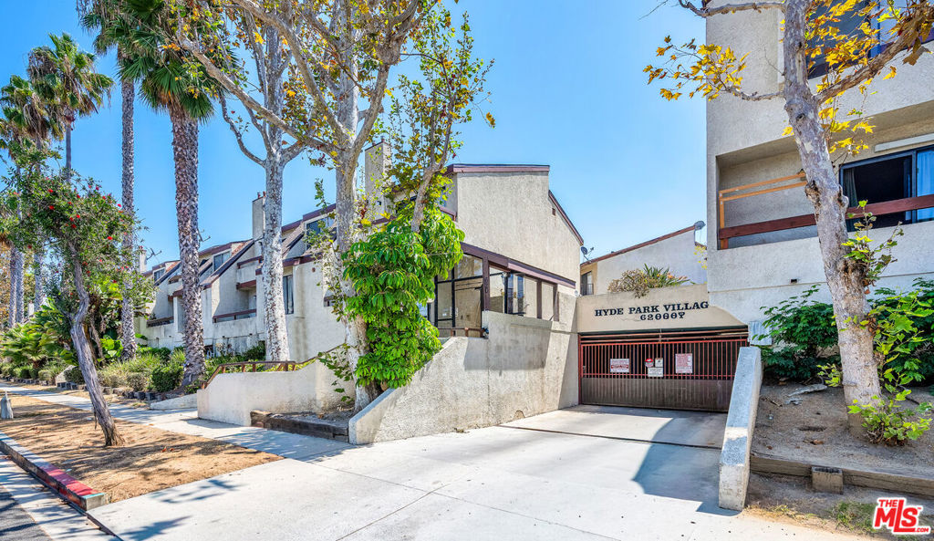 620 W Hyde Park Boulevard 111, Inglewood, CA 90302 — photo 1