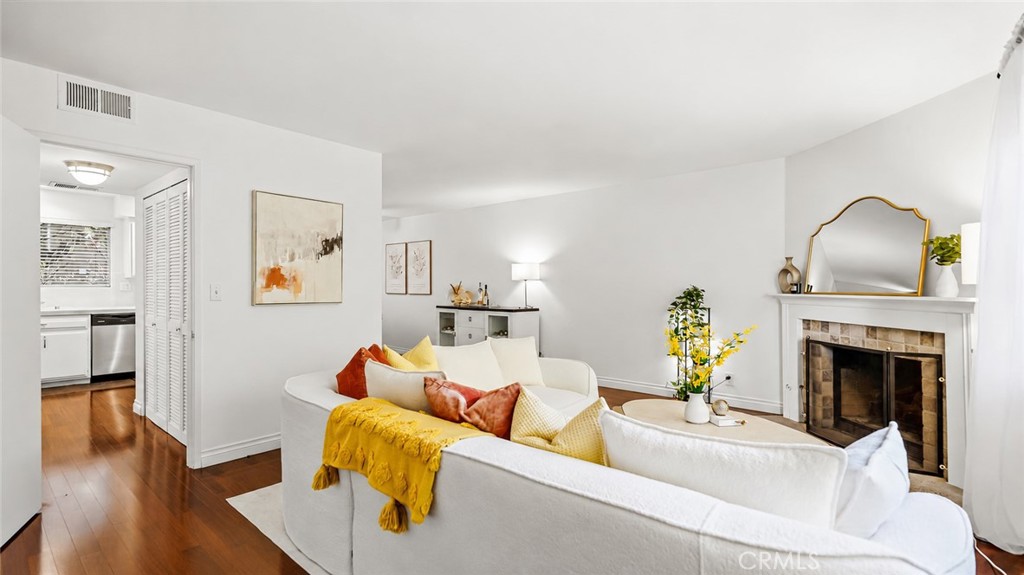 432 S Oak Knoll Avenue 4, Pasadena, CA 91101 — photo 1