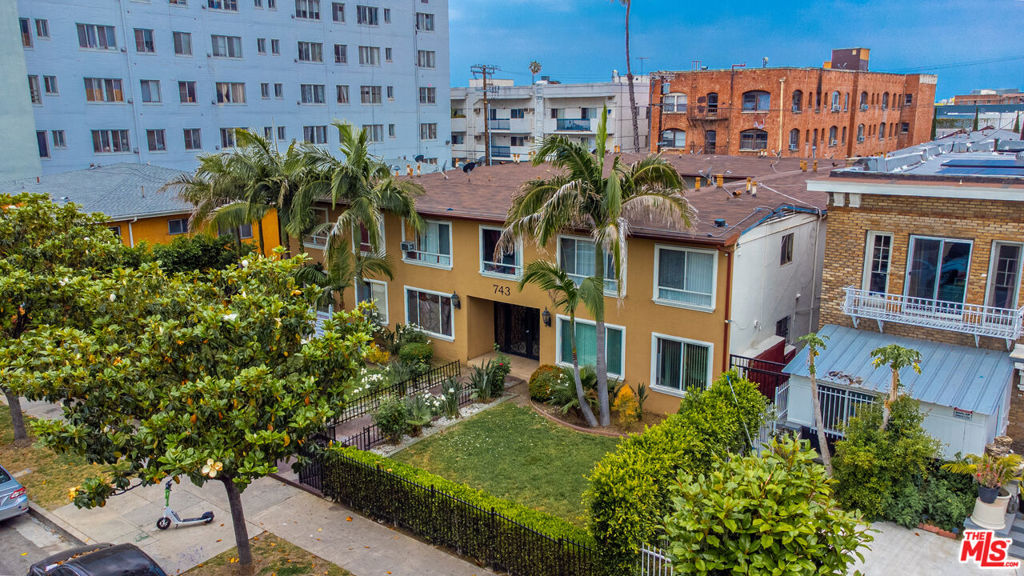 743 S Berendo Street, Los Angeles, CA 90005 — photo 1