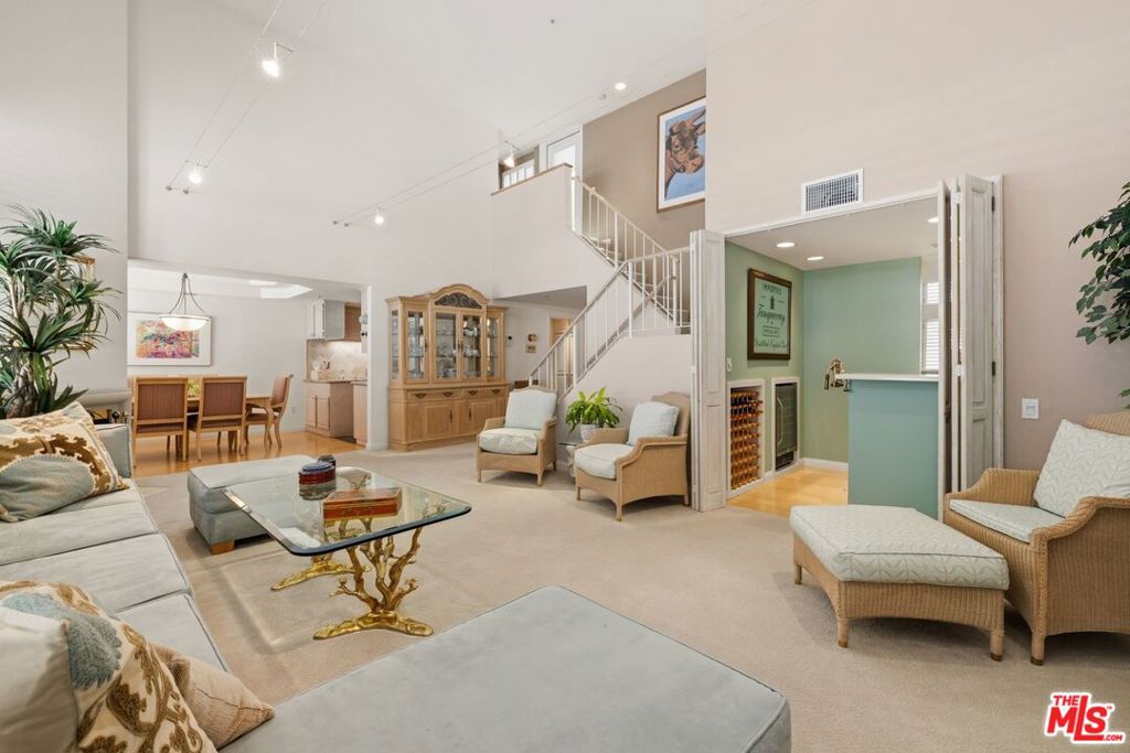 4235 Mary Ellen Avenue 303, Los Angeles, CA 91604 — photo 1