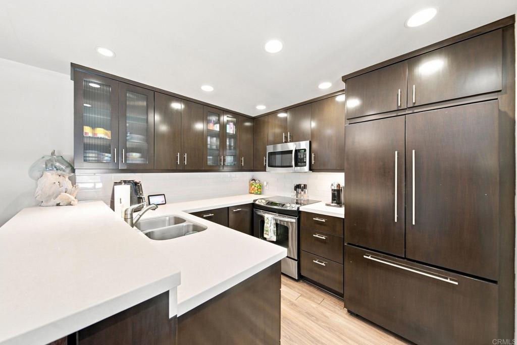 9126 Marina Pacifica Drive N, Long Beach, CA 90803 — photo 1