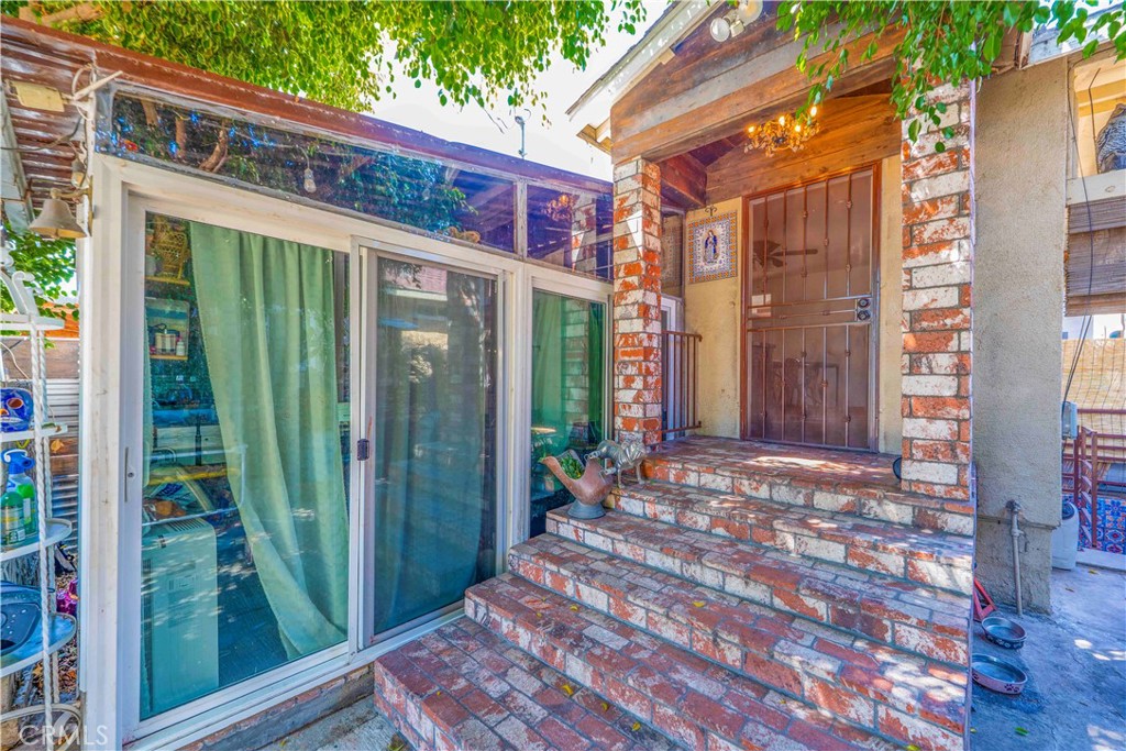 307 N KERN Avenue