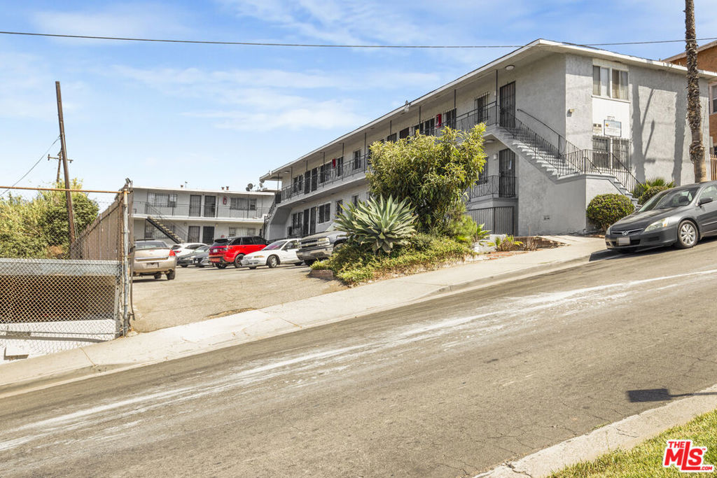 11718 S Budlong Avenue, Los Angeles, CA 90044 — photo 1