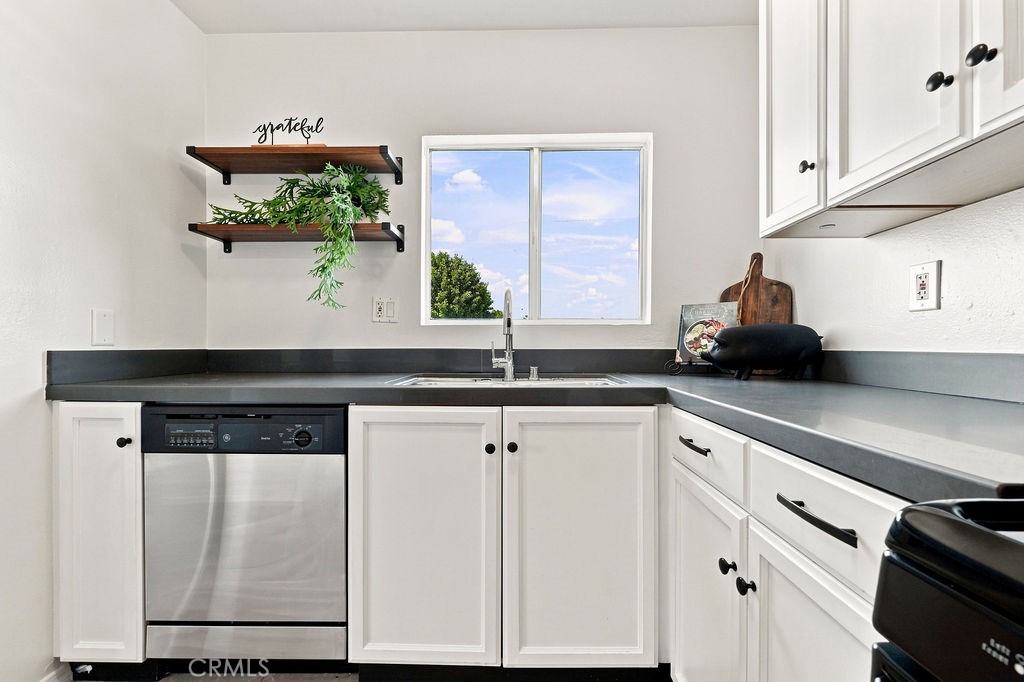 18350 Hatteras 211, Tarzana, CA 91356 — photo 1