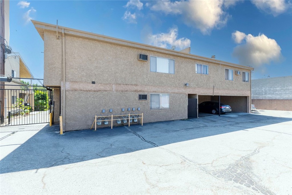 11341 Victory Boulevard, North Hollywood, CA 91606 — photo 1