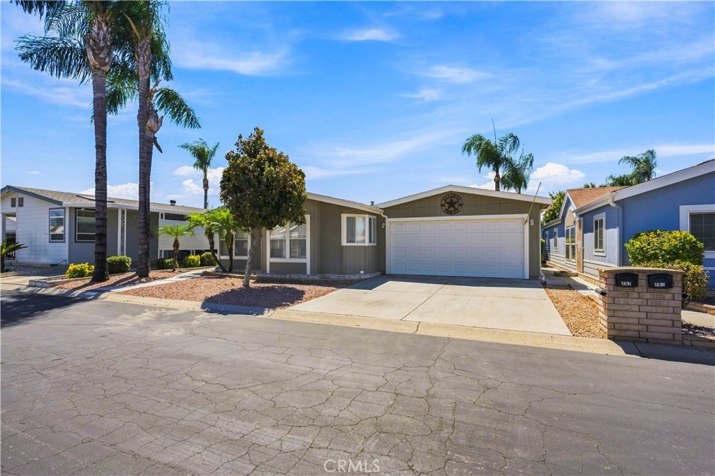 1250 N Kirby 207, Hemet, CA 92545 — photo 1