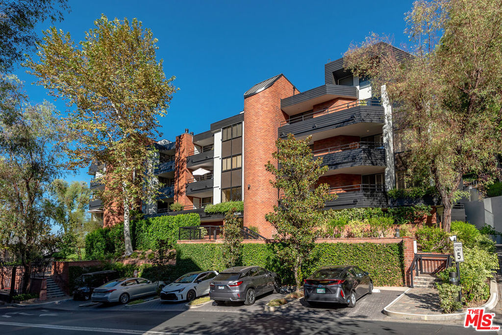4784 Park Encino Lane 103, Encino, CA 91436 — photo 1