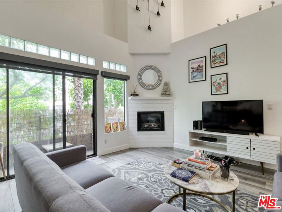 4477 Woodman Avenue 304, Sherman Oaks, CA 91423 — photo 1