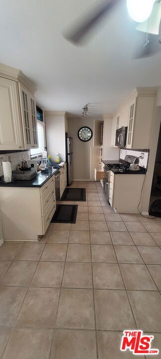6908 Remmet Avenue 8, Los Angeles, CA 91303 — photo 1