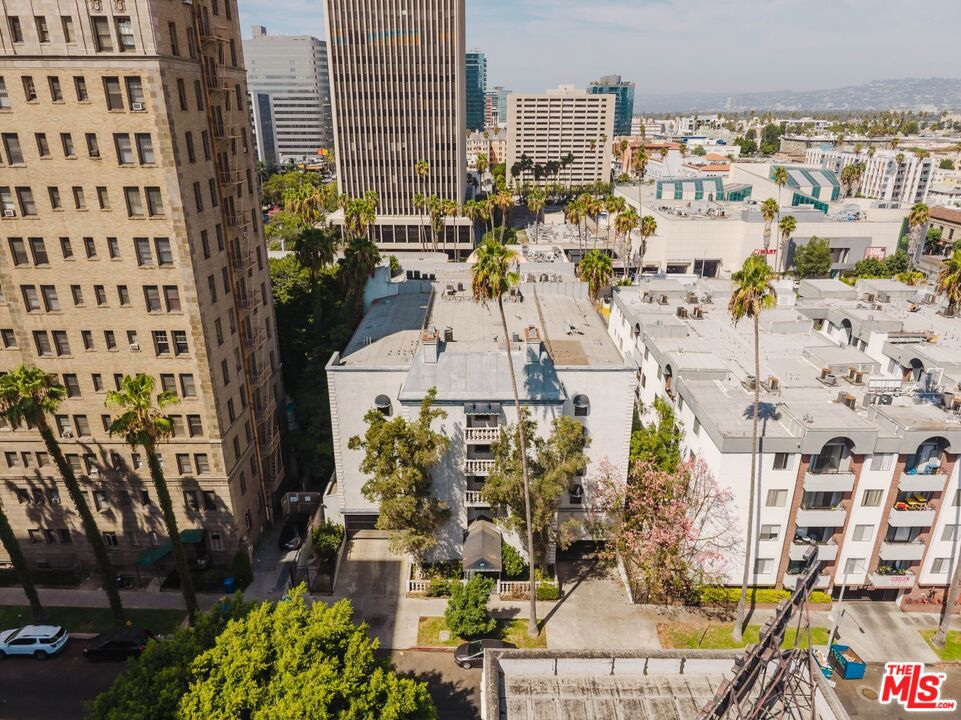 631 S Kenmore Avenue 303, Los Angeles, CA 90005 — photo 1