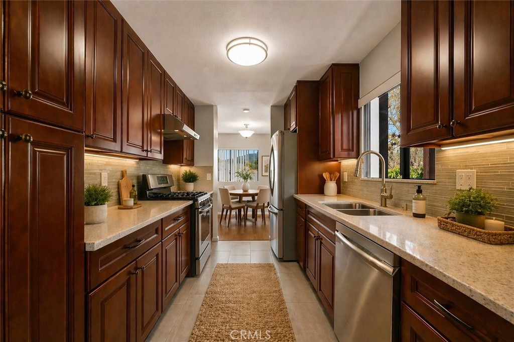 1304 Stanley 10, Glendale, CA 91206 — photo 1