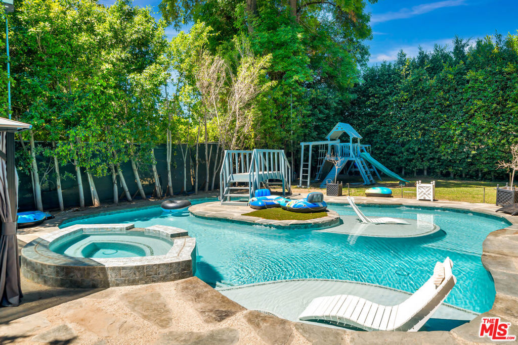 5923 N Corbin Avenue, Tarzana, CA 91356 — photo 1