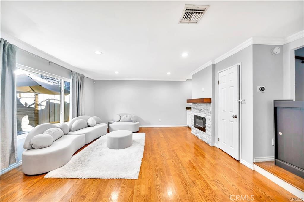 18631 Collins 10, Tarzana, CA 91356 — photo 1