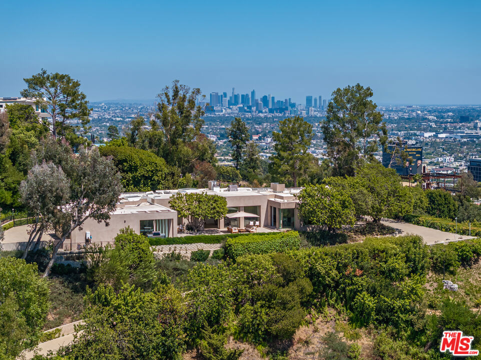 1016 N Hillcrest Road, Beverly Hills, CA 90210 — photo 1