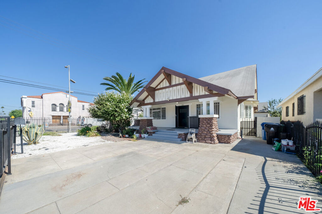 804 W 55th Street, Los Angeles, CA 90037 — photo 1