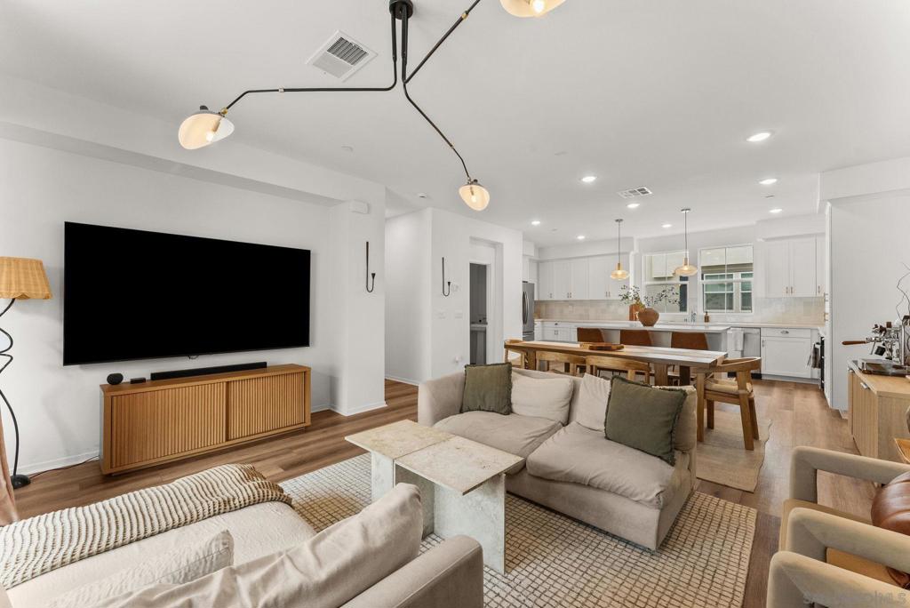 427 Omega Gln, Escondido, CA 92025 — photo 1