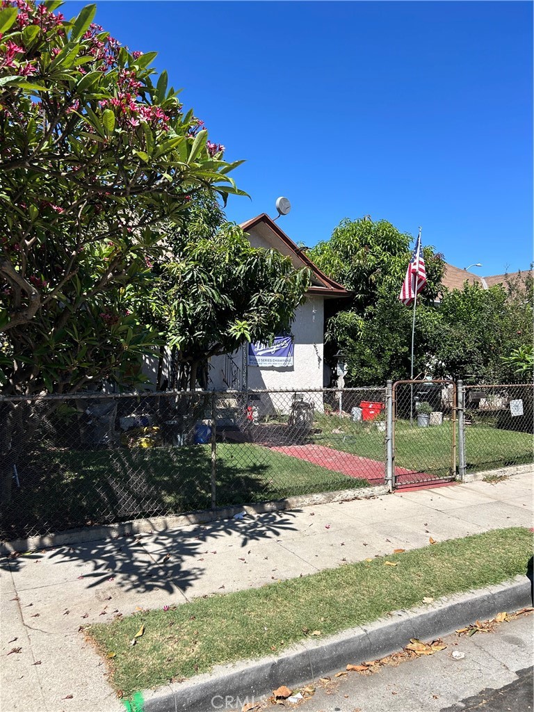 1155 Rolland Curtis, Los Angeles, CA 90037 — photo 1