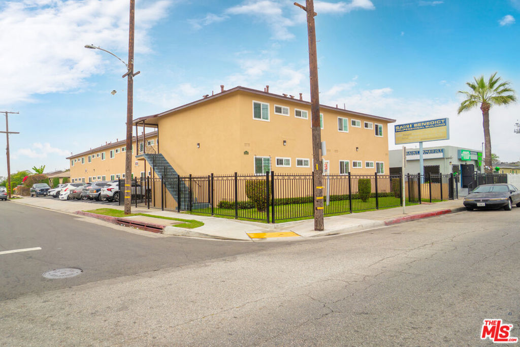 11123 S Inglewood Avenue, Inglewood, CA 90304 — photo 1