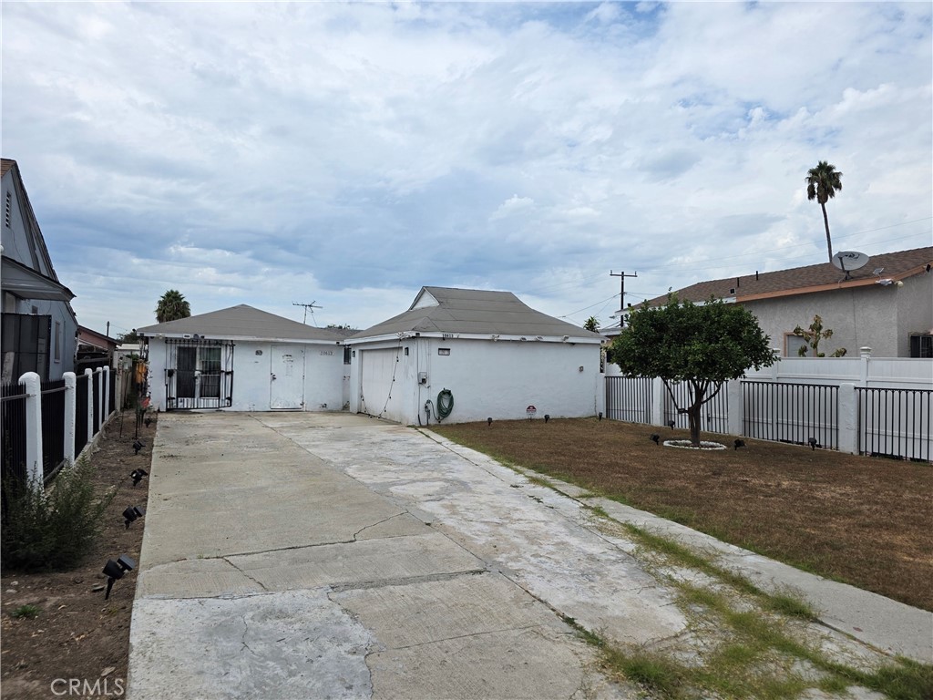 10613 S Felton Avenue, Inglewood, CA 90304 — photo 1
