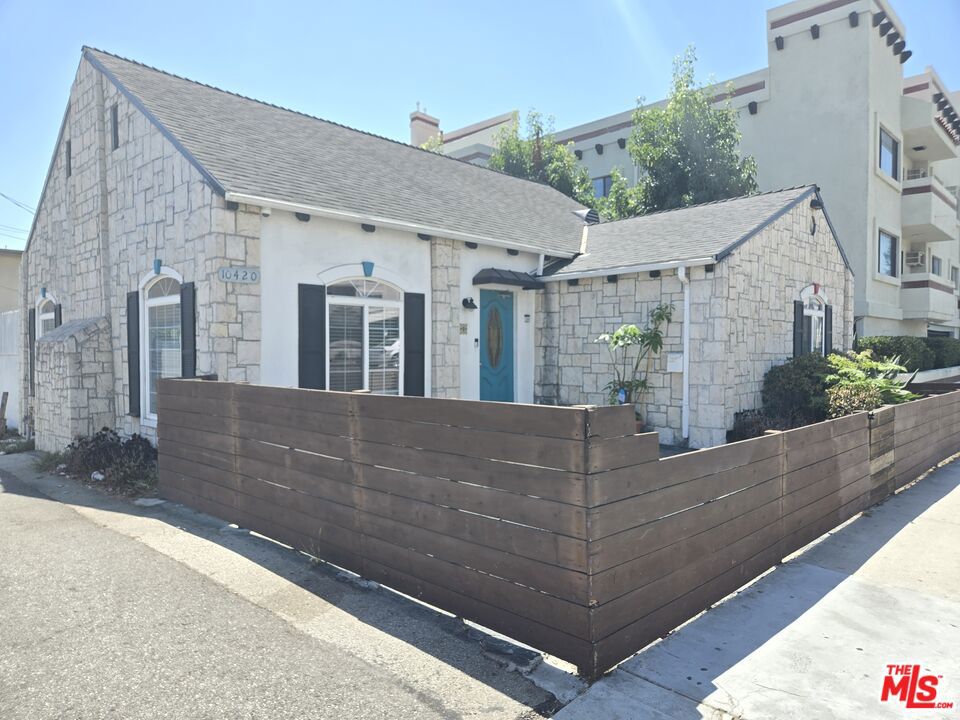10420 Palms Boulevard, Los Angeles, CA 90034 — photo 1