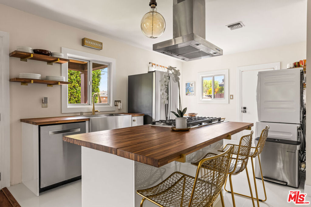 11202 Emelita Street, North Hollywood, CA 91601 — photo 1