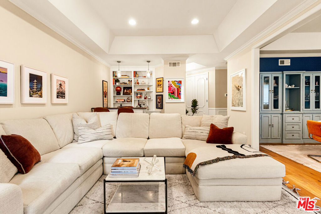 1370 Kelton Avenue 106, Los Angeles, CA 90024 — photo 1