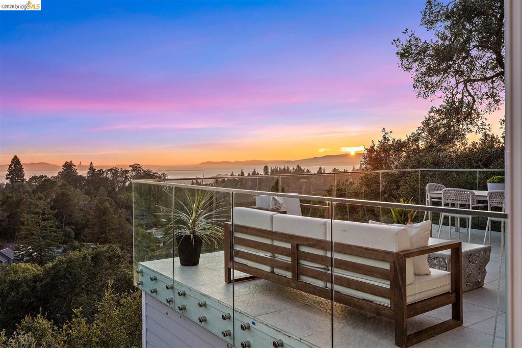 6577 Glen Oaks Way, Oakland, CA 94611 — photo 1