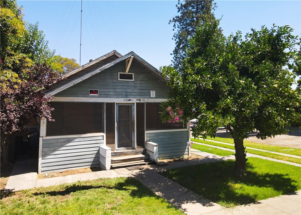557 W 25th Street, Merced, CA 95340 — photo 1