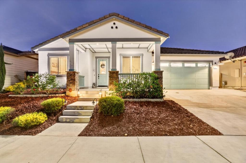 911 Trinity Drive, Hollister, CA 95023 — photo 1