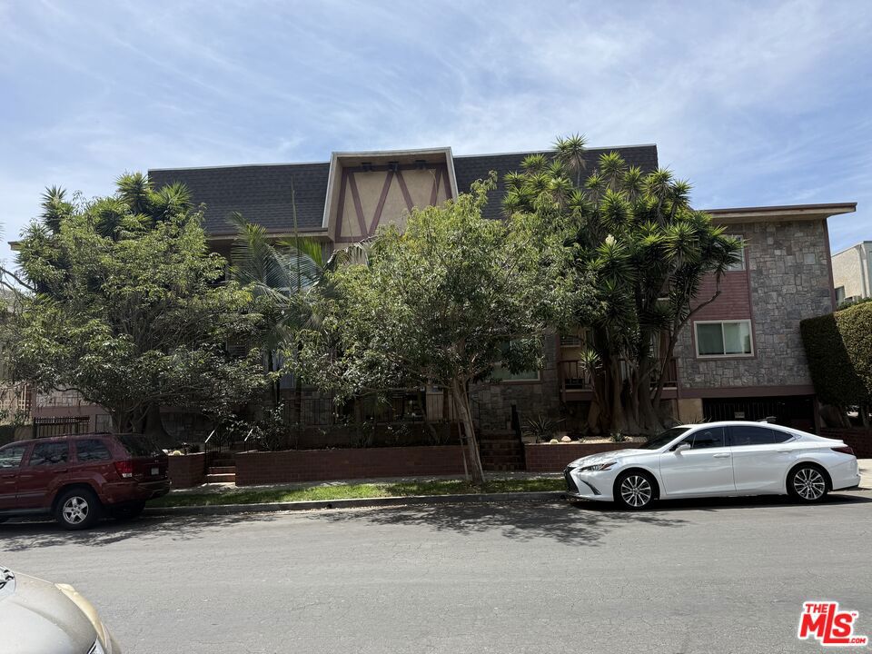 1849 Greenfield Avenue 106, Los Angeles, CA 90025 — photo 1