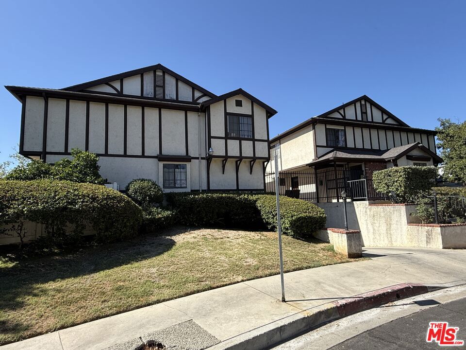 19620 Wyandotte Street 2, Los Angeles, CA 91335 — photo 1