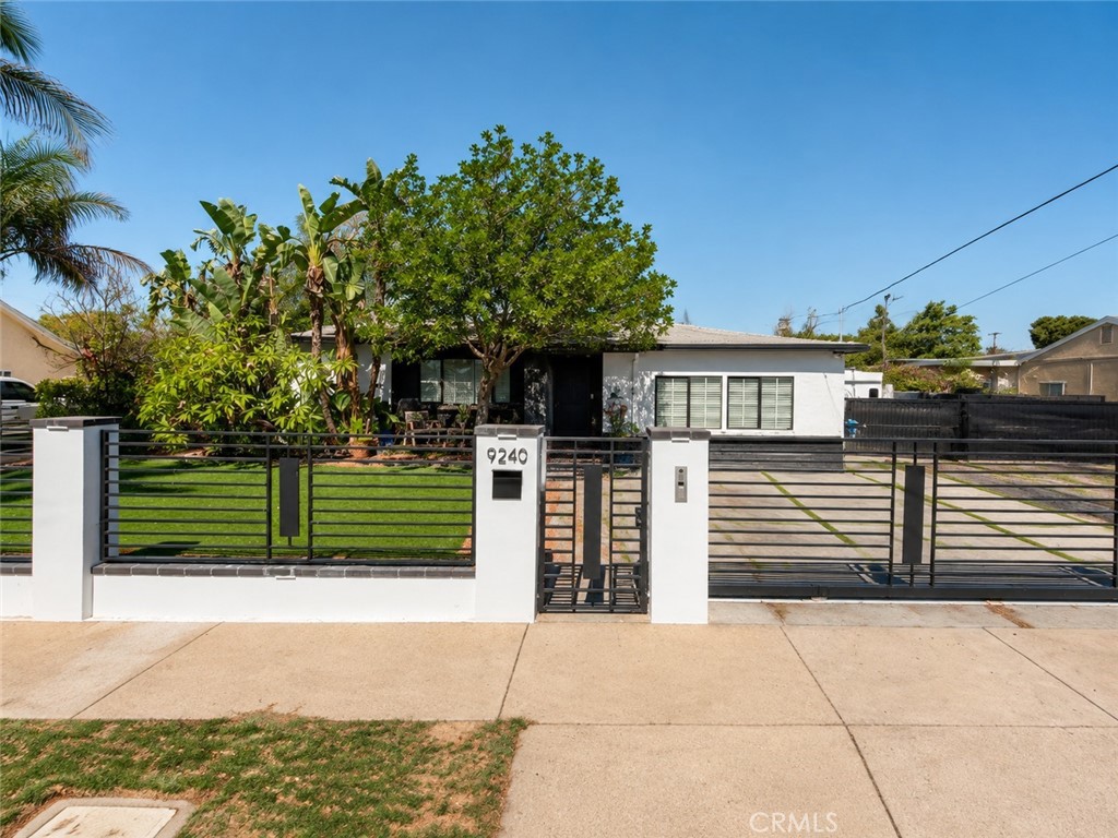 9240 Kewen, Los Angeles, CA 91352 — photo 1