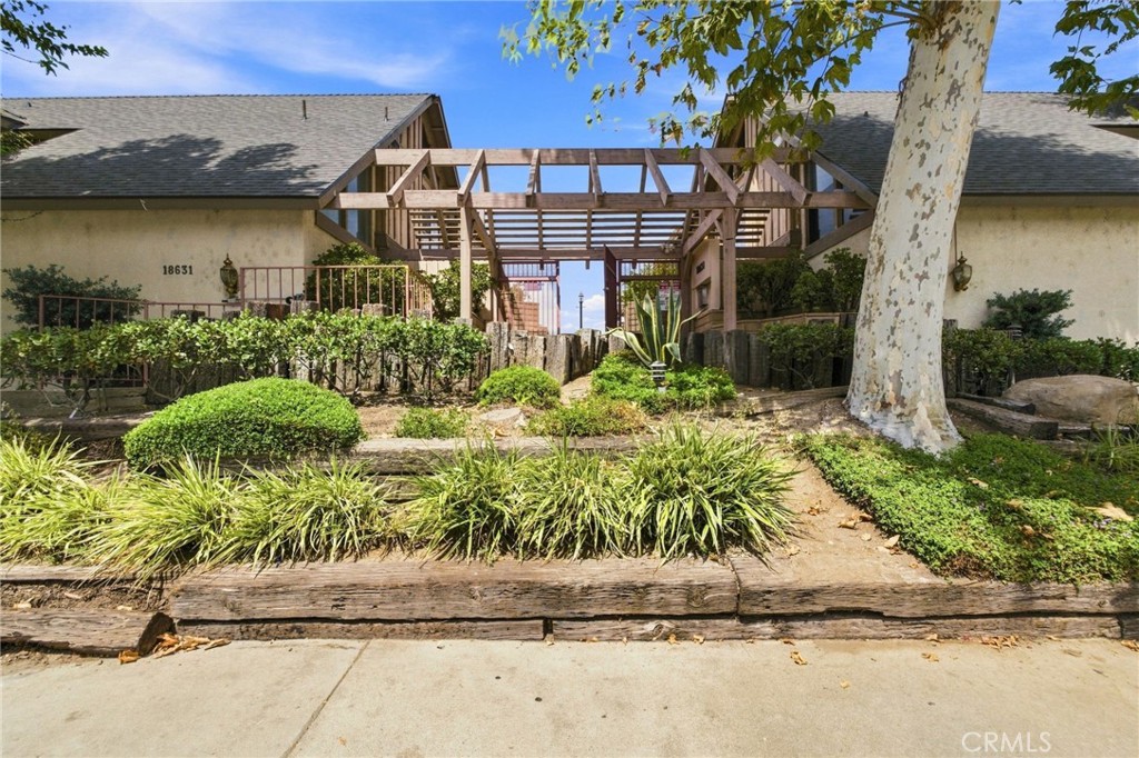 18631 Collins 30, Los Angeles, CA 91356 — photo 1