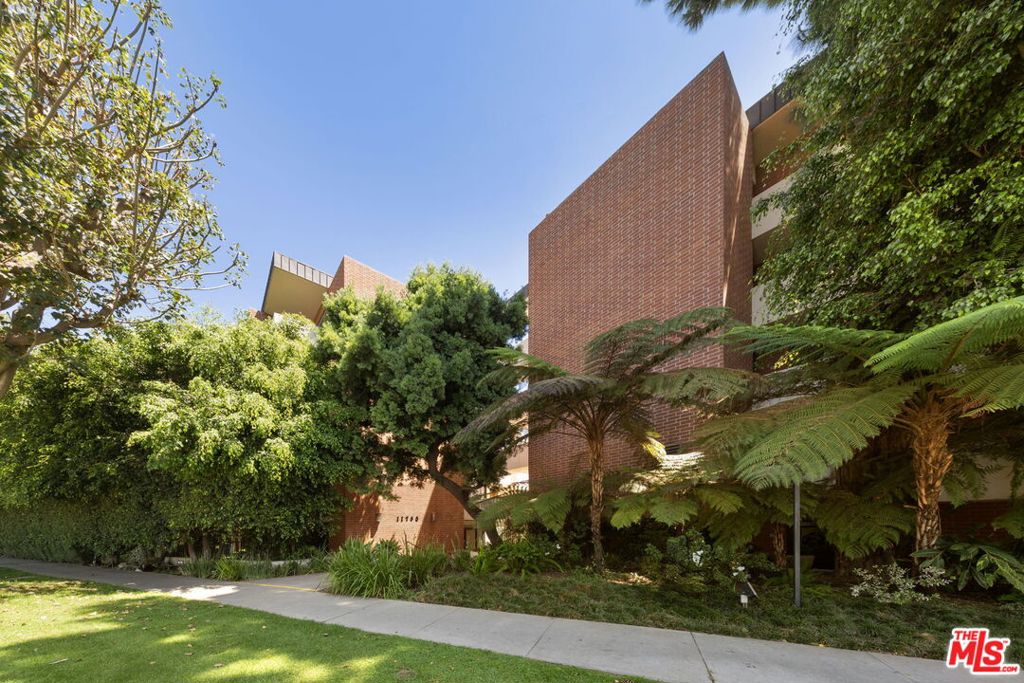 11750 W Sunset Boulevard 301, Los Angeles, CA 90049 — photo 1