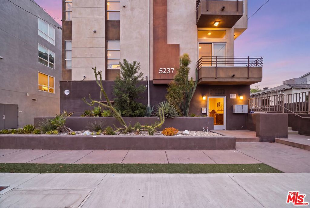 5237 Willowcrest Avenue, Los Angeles, CA 91601 — photo 1