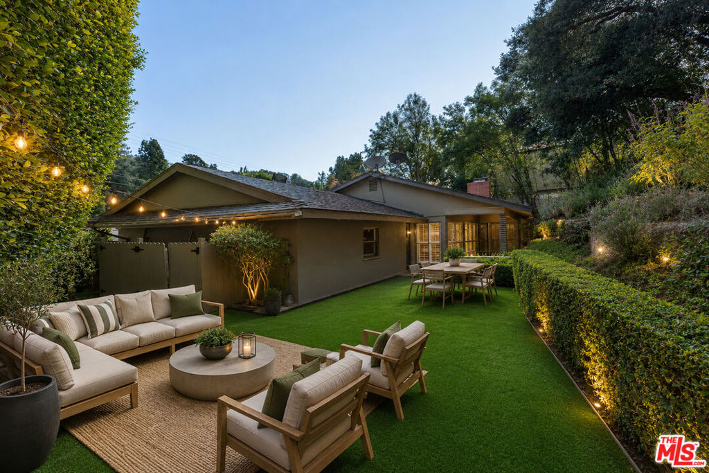 2559 Hutton Drive, Los Angeles, CA 90210 — photo 1