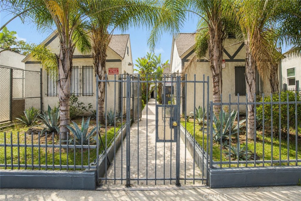 526 534 W 47th St, Los Angeles, CA 90037 — photo 1