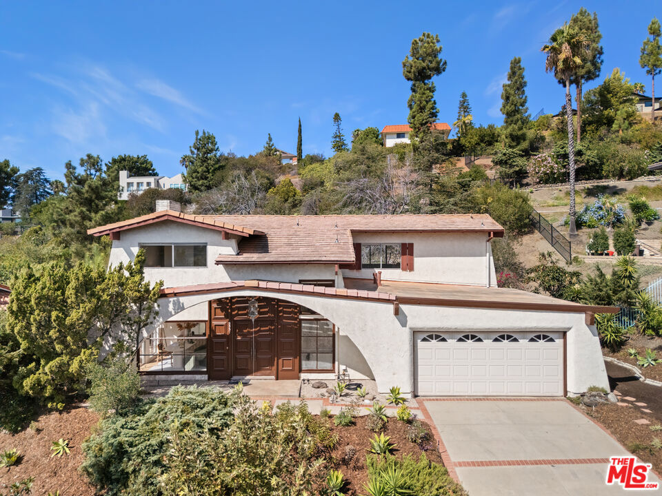 2537 Cordelia Road, Los Angeles, CA 90049 — photo 1