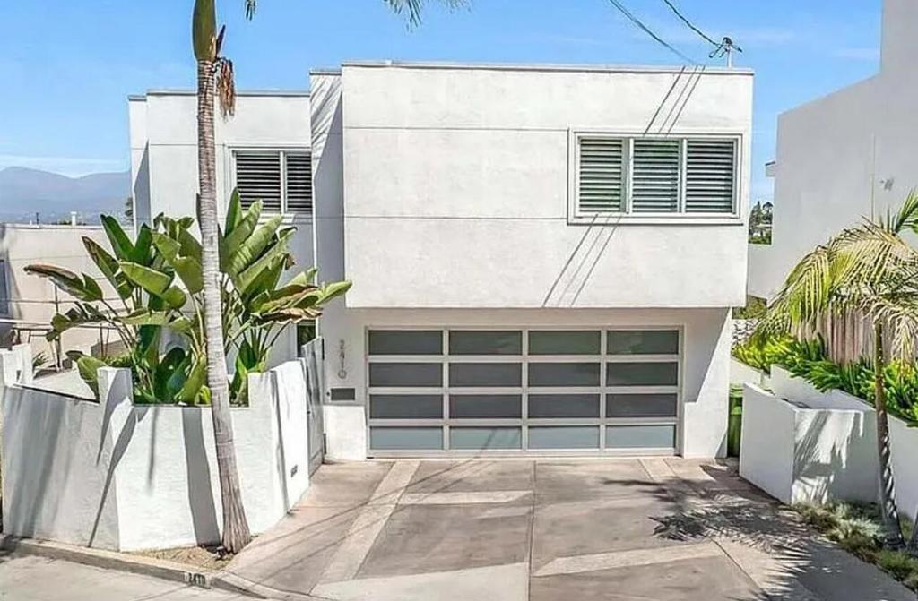2410 Lyric Avenue, Los Angeles, CA 90027 — photo 1