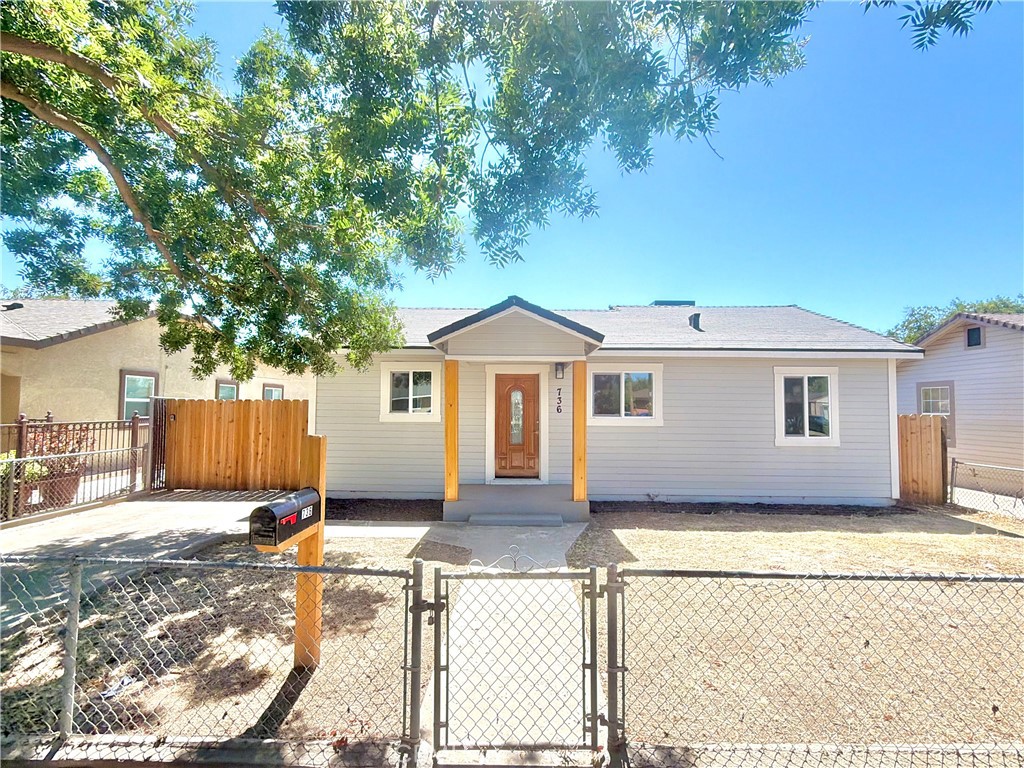 736 W 9th, Merced, CA 95341 — photo 1