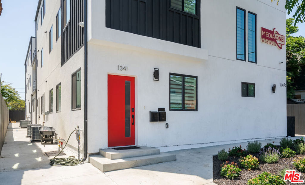 1341 N Mariposa Avenue, Los Angeles, CA 90027 — photo 1